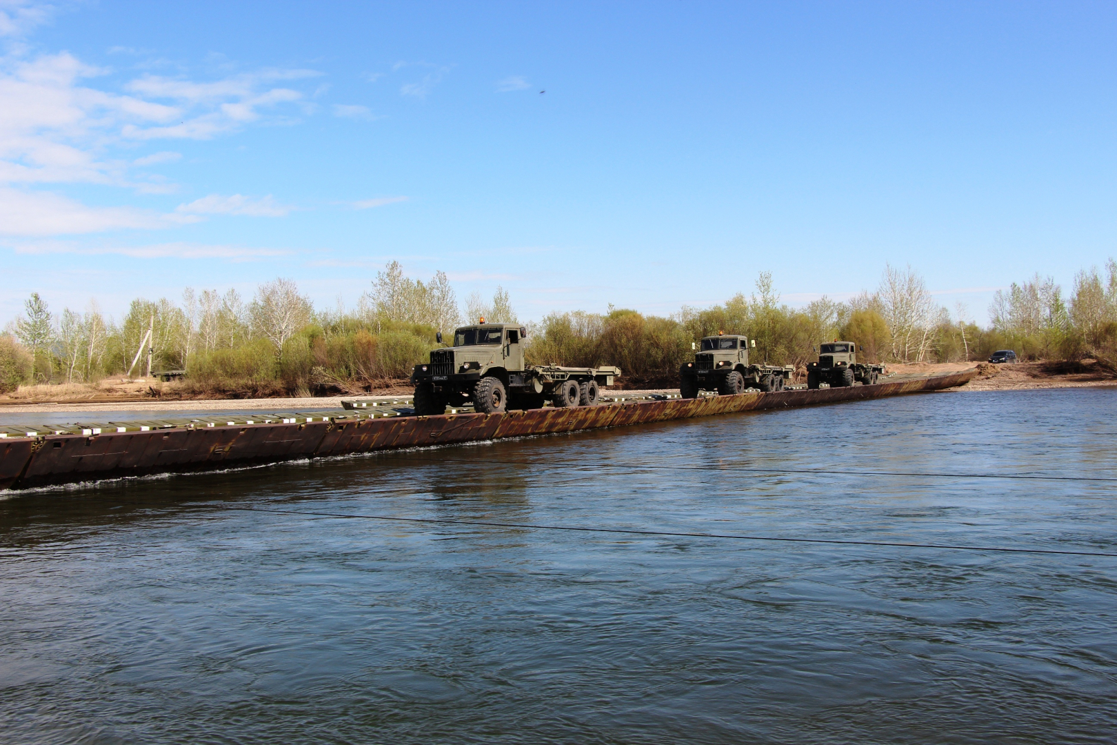 Инженеры Восточного военного округа установили понтонно-мостовую переправу  через реку Джида