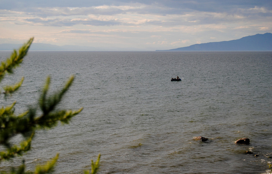На Байкале нашли лодку пропавших рыбаков