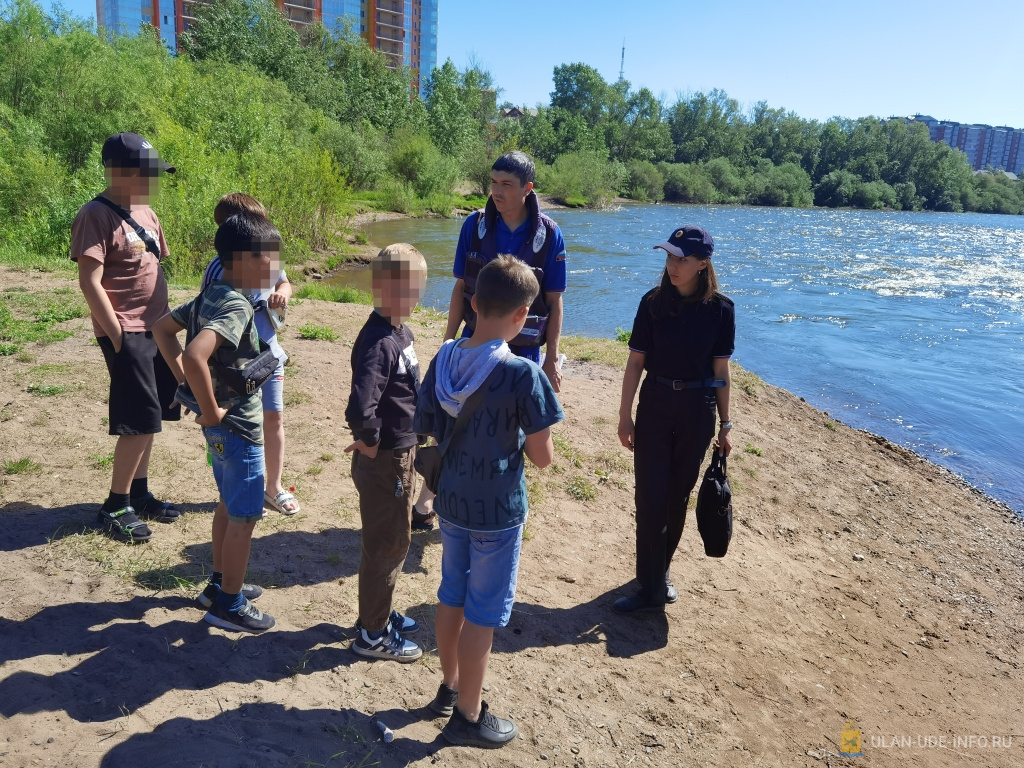 В Улан-Удэ родителей просят не оставлять детей одних у водоемов