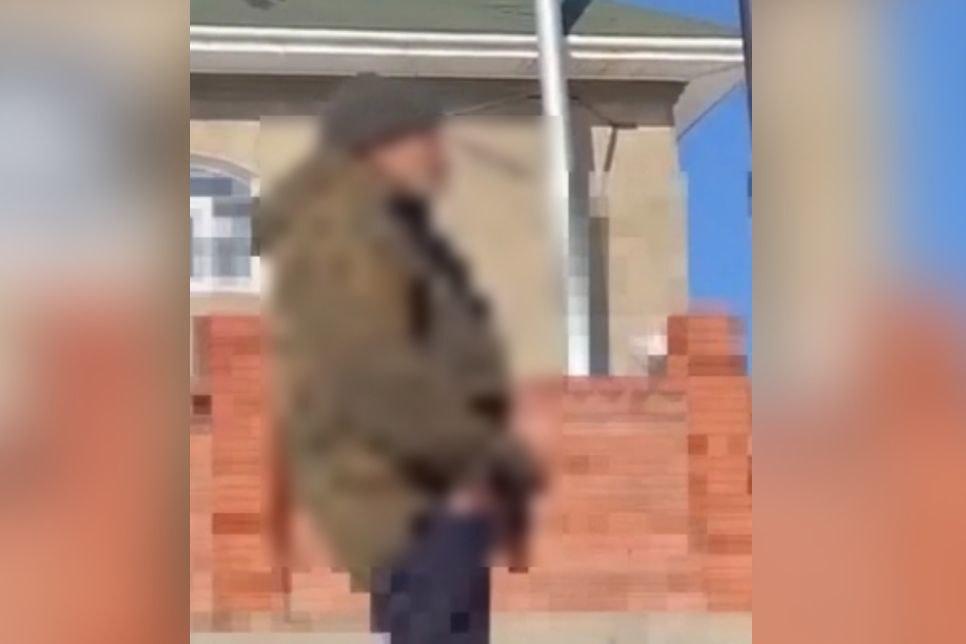 В Улан-Удэ 77-летний дед мастурбировал около школы 