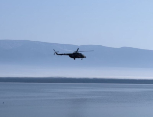 Низколетящий вертолет распугал нерп на Байкале