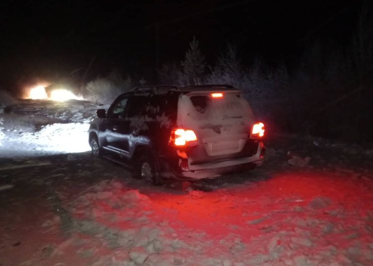 На севере Бурятии автомобили продолжают попадать в ледяные ловушки