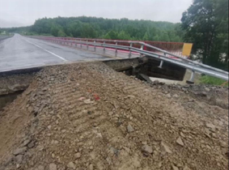 Автодвижение через обрушившийся в Бурятии мост обещают запустить сегодня Автодвижение через обрушившийся в Бурятии мост обещают запустить сегодня