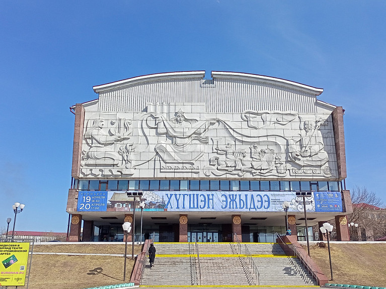 В Буряад театре покажут премьеру моноспектакля «Дорога на облака» В Буряад театре покажут премьеру моноспектакля «Дорога на облака»