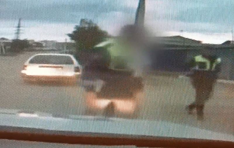 В Улан-Удэ пьяный водитель бился головой о приборную панель в машине ГИБДД В Улан-Удэ пьяный водитель бился головой о приборную панель в машине ГИБДД