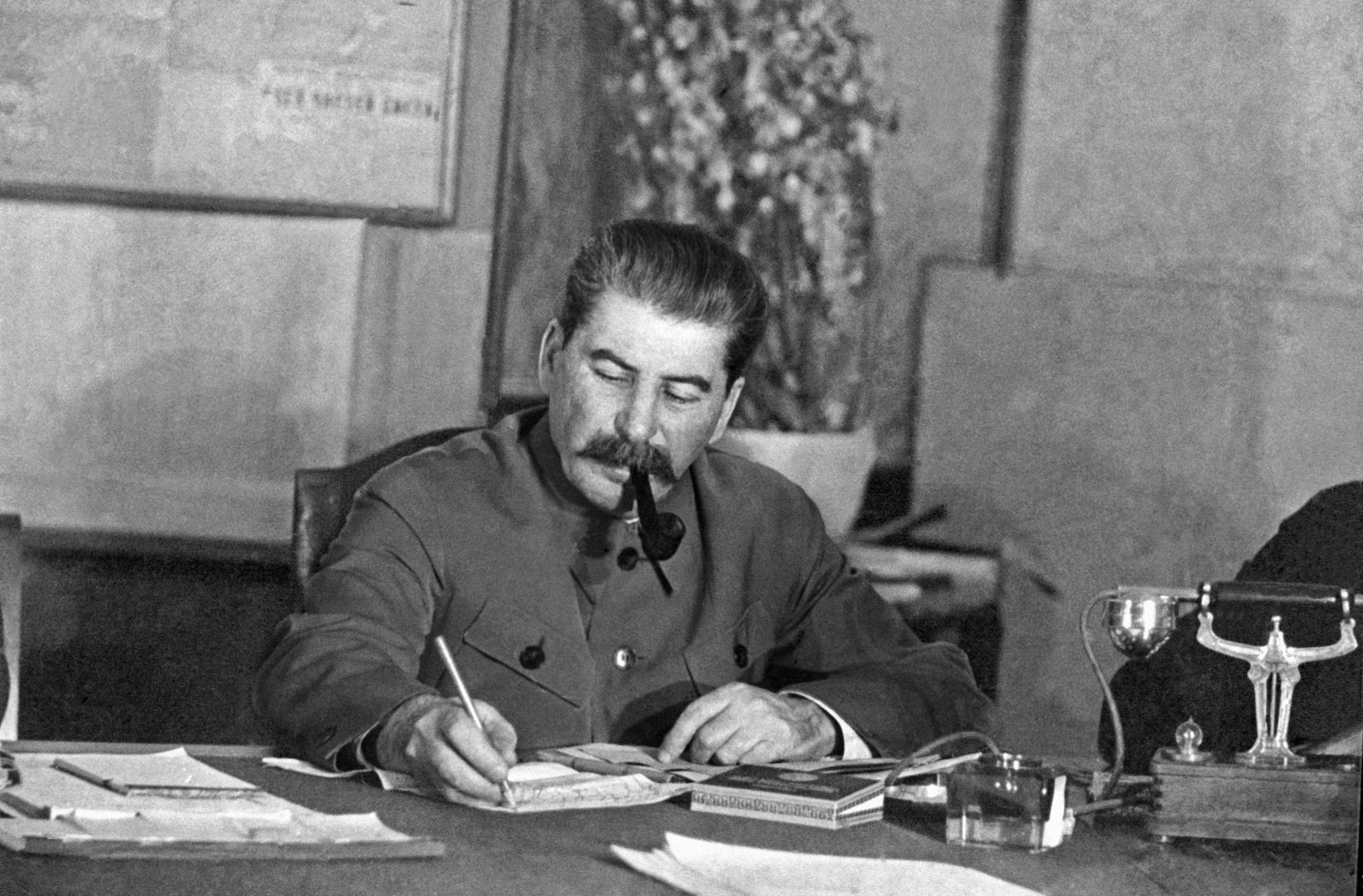 Депутатов Хурала Бурятии поздравили с днем рождения Сталина