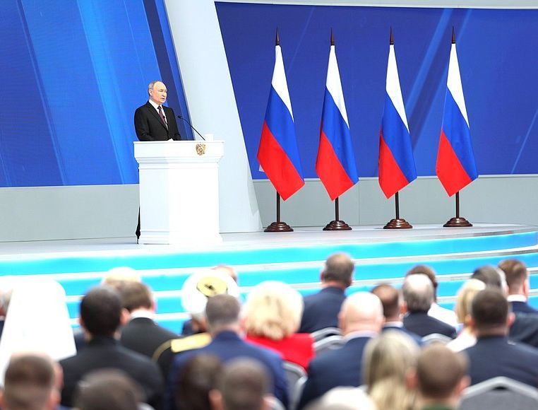 Владимир Путин: «Наши герои на передовой знают, что с ними вся страна» Владимир Путин: «Наши герои на передовой знают, что с ними вся страна»