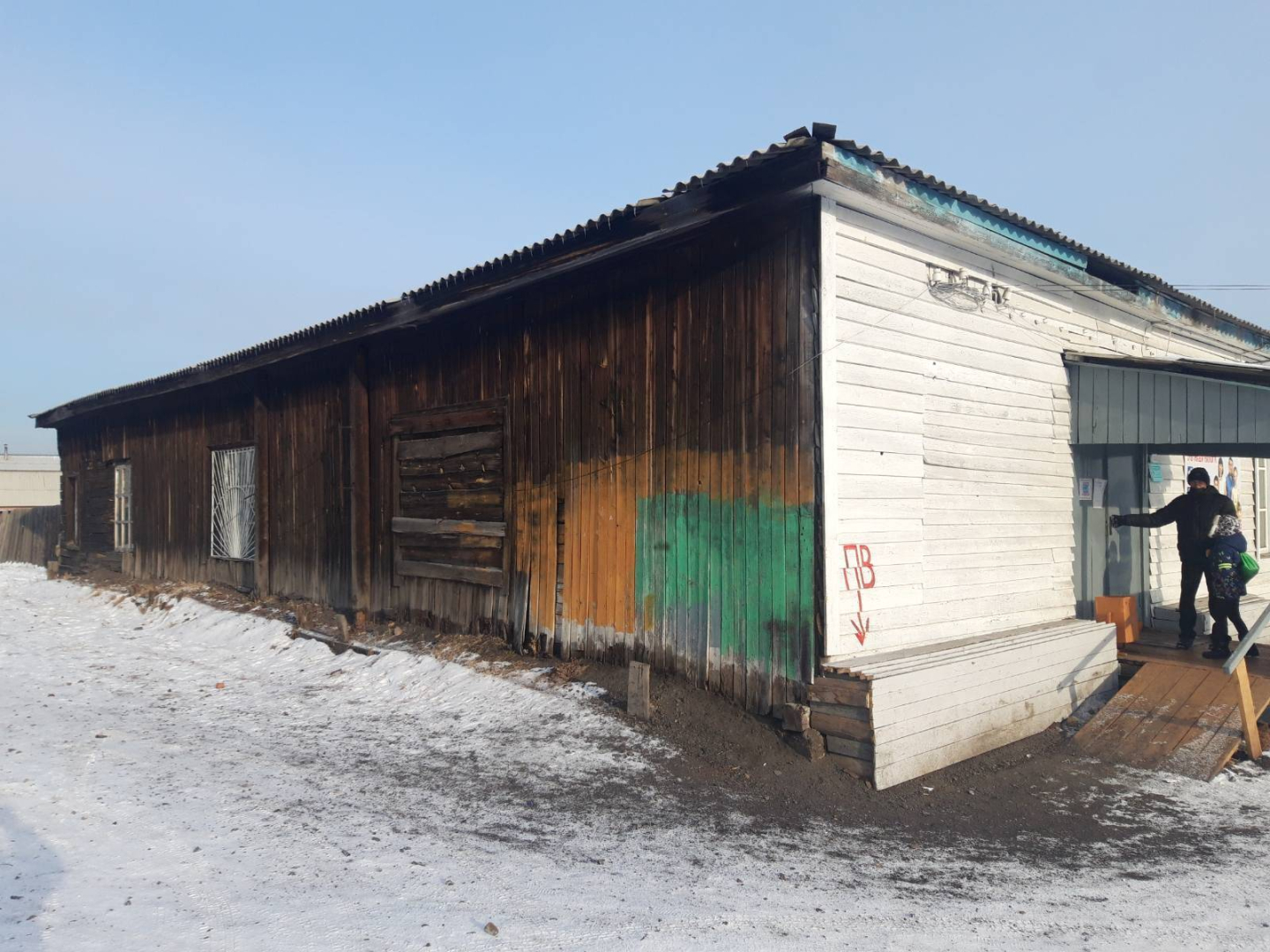 В пригородном поселке Сотниково разваливается Дом культуры