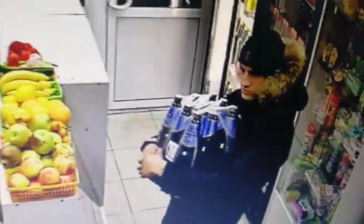 В Улан-Удэ разыскивают подозреваемых в грабеже В Улан-Удэ разыскивают подозреваемых в грабеже