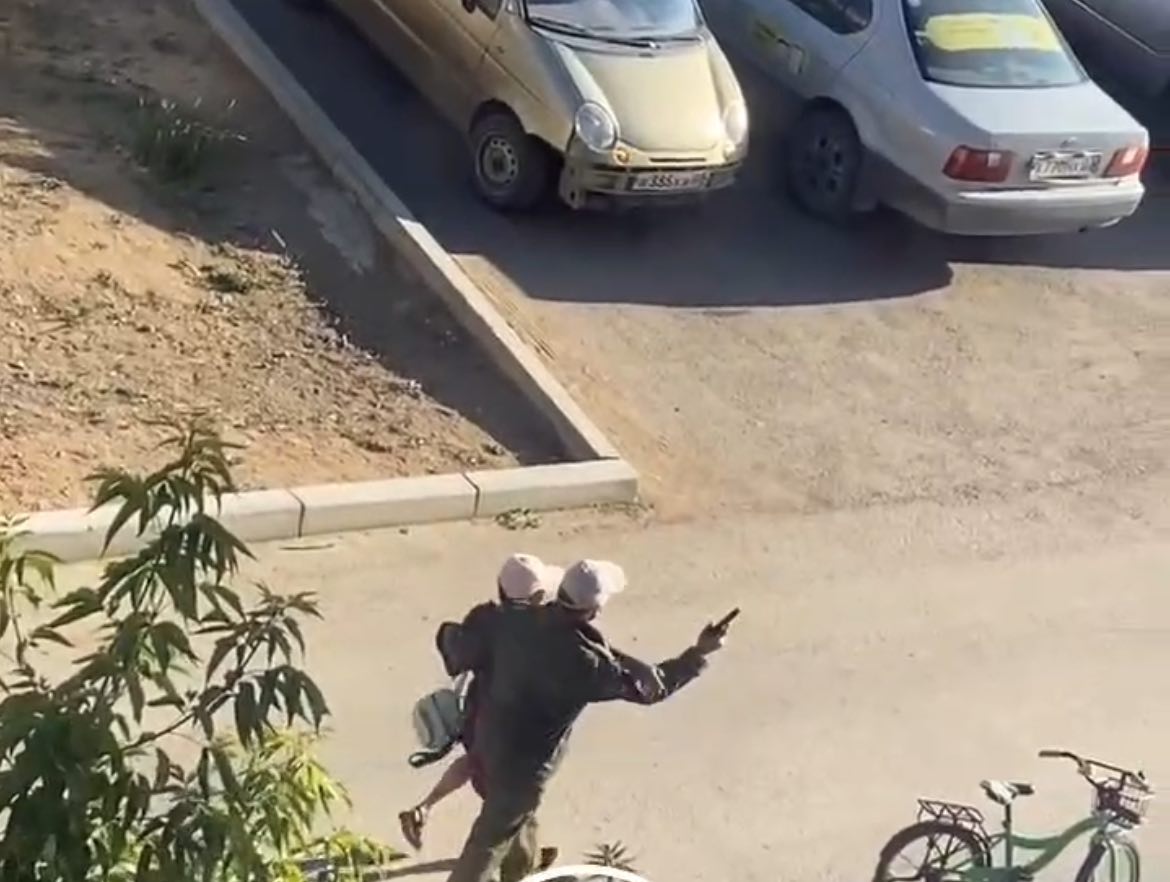 Пьяный дед в Бурятии открыл стрельбу по надоевшим ему мотобайкерам Пьяный дед в Бурятии открыл стрельбу по надоевшим ему мотобайкерам