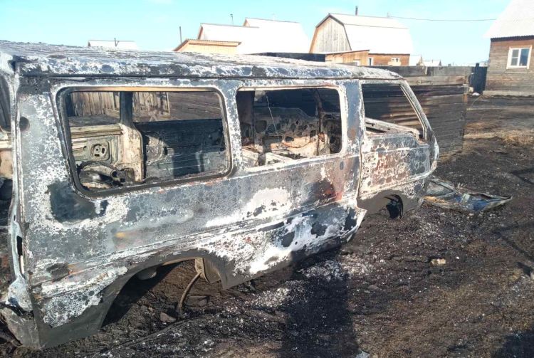 В пригороде Улан-Удэ пожар полностью уничтожил автомобиль В пригороде Улан-Удэ пожар полностью уничтожил автомобиль
