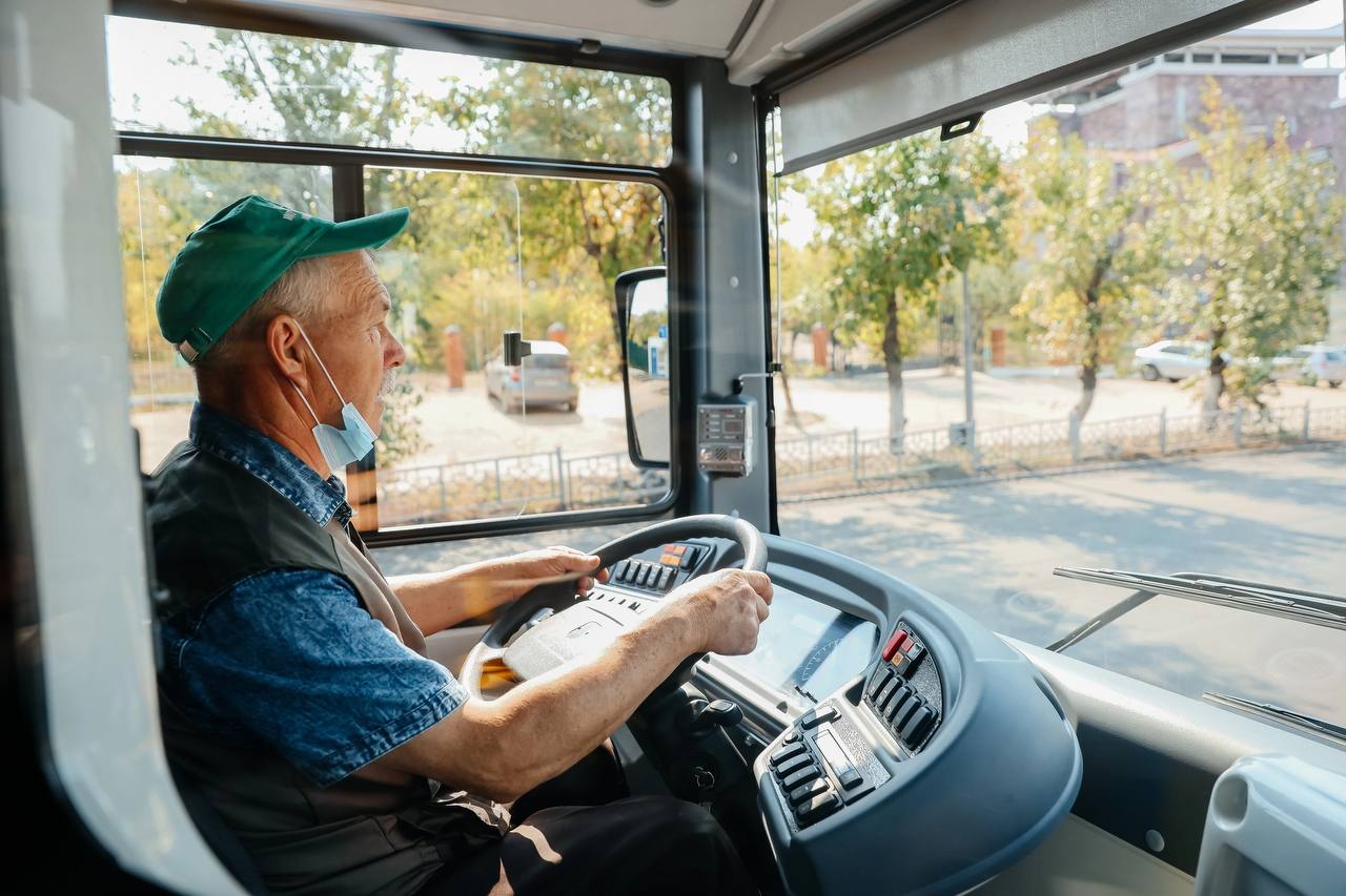 В Улан-Удэ водителей поздравили с Днем автомобилиста | 30.10.2022 | Новости  Улан-Удэ - БезФормата