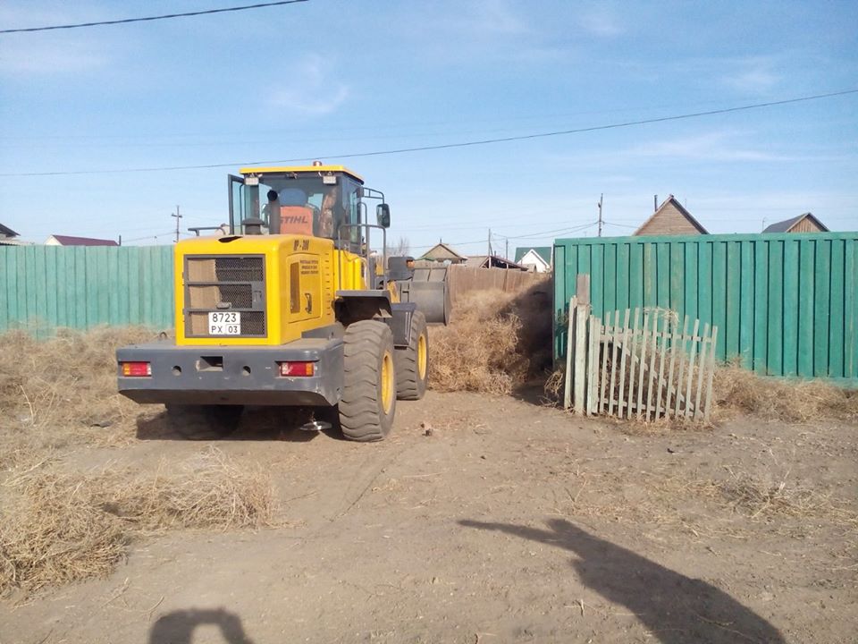 В Улан-Удэ на борьбу с «перекати-полем» бросили тяжелую технику