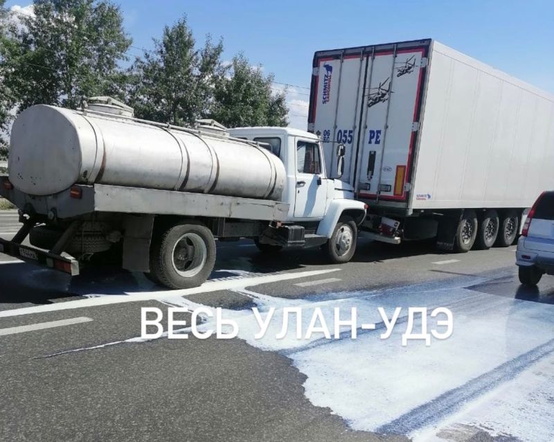 По улицам Улан-Удэ потекли молочные реки По улицам Улан-Удэ потекли молочные реки
