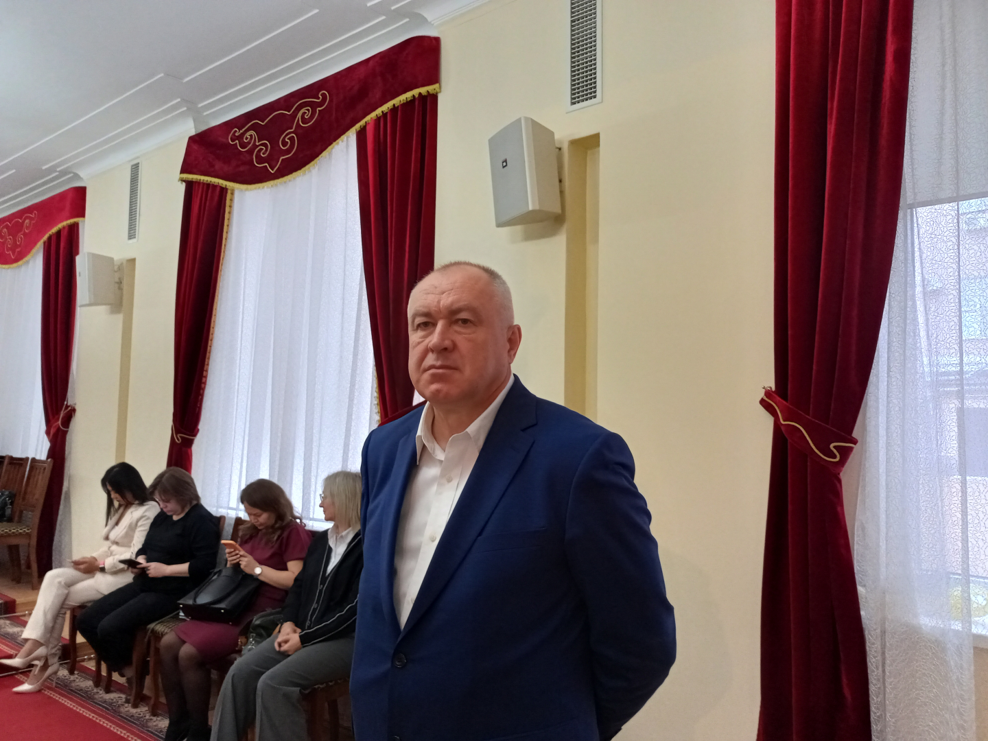 "Мы ведь взрослые люди" "Мы ведь взрослые люди"