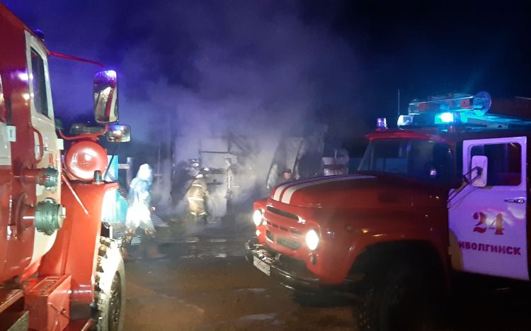 В Бурятии сожгли шиномонтажку В Бурятии сожгли шиномонтажку