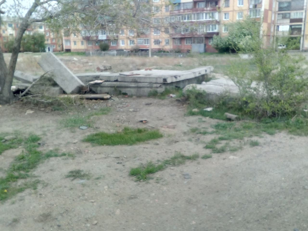 Жители микрорайона Улан-Удэ: «Живем как будто на помойке!» Жители микрорайона Улан-Удэ: «Живем как будто на помойке!»