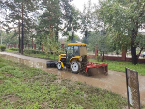 В парках Улан-Удэ устраняют последствия проливных дождей 