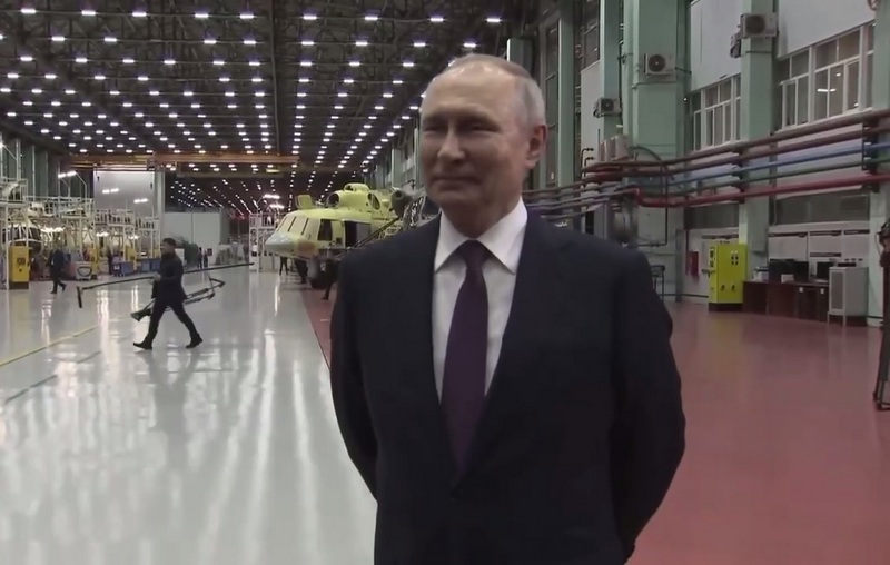Владимир Путин посетил Улан-Удэнский авиационный завод
