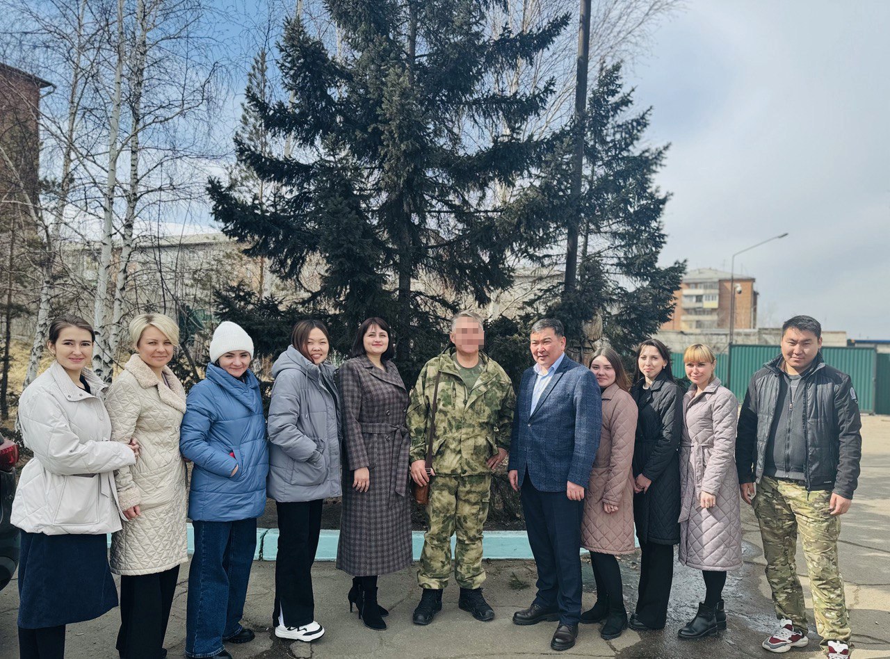 Боец СВО встретился с коллегами-лесниками