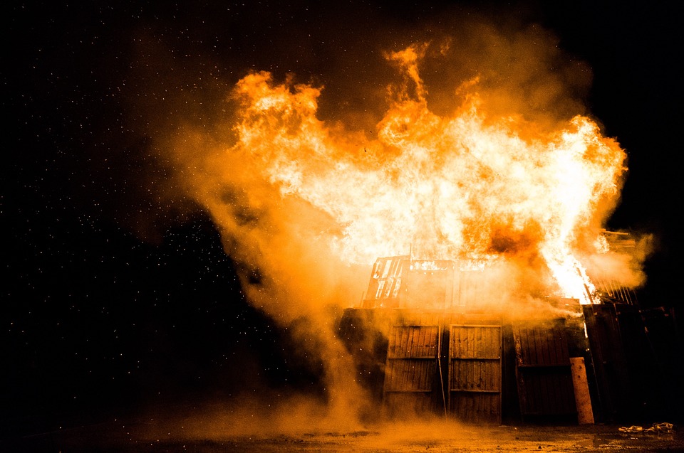 Житель Бурятии обгорел на пожаре, пытаясь спасти трактор