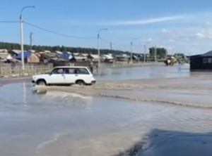 В Бурятии вода перерезает дорогу Заиграево - Кижинга