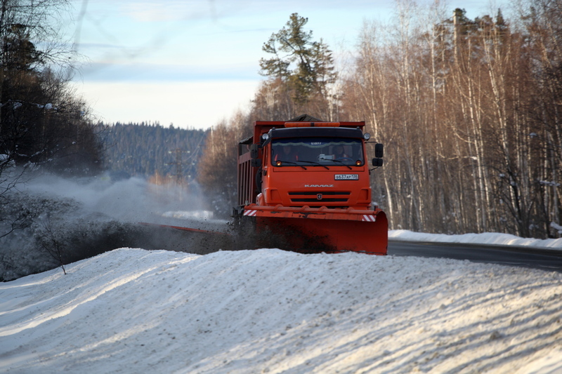 В Бурятии, Приангарье и Забайкалье федеральные трассы чистят от снега 102 единицы техники