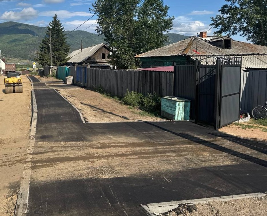 В селе Ошурково Иволгинского района приступили к укладке асфальта В селе Ошурково Иволгинского района приступили к укладке асфальта