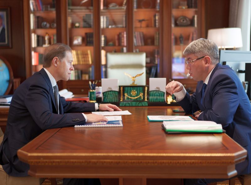 Глава Бурятии рассказал Денису Мантурову о перспективных проектах в авиастроении Глава Бурятии рассказал Денису Мантурову о перспективных проектах в авиастроении