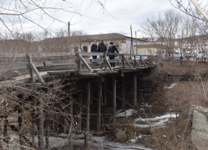 В Кяхте заново отстроят сгнивший мост
