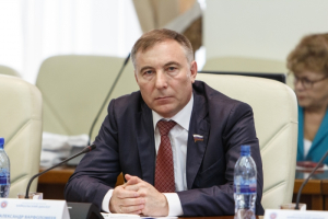 Сенатор Александр Варфоломеев поздравил женщин Бурятии с наступающим праздником