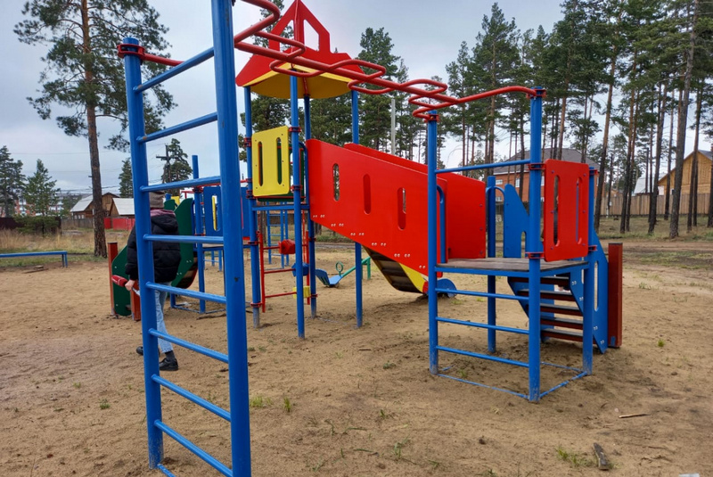 В Улан-Удэ проверяют безопасность детских площадок В Улан-Удэ проверяют безопасность детских площадок