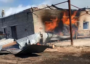 В Бурятии пожар полностью уничтожил цех по производству деревянных палочек