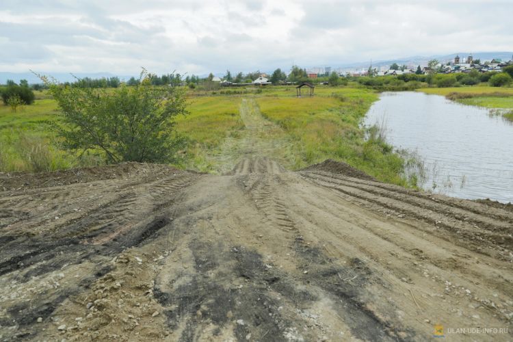 В Улан-Удэ подтопило несколько участков в СНТ «Ранет» В Улан-Удэ подтопило несколько участков в СНТ «Ранет»