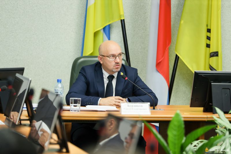 Депутат горсовета Улан-Удэ Сергей Бурдиков провел прием граждан Депутат горсовета Улан-Удэ Сергей Бурдиков провел прием граждан