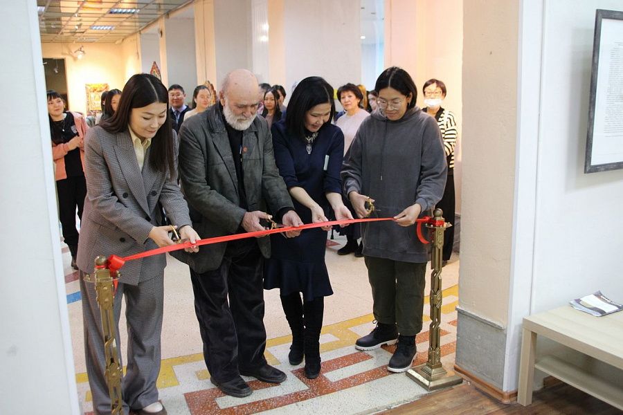 В Улан-Удэ представили выставку Союза художников Бурятии 