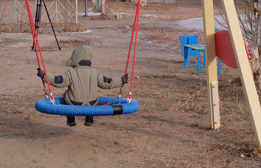 В Бурятии детские площадки строят вблизи линий электропередач 