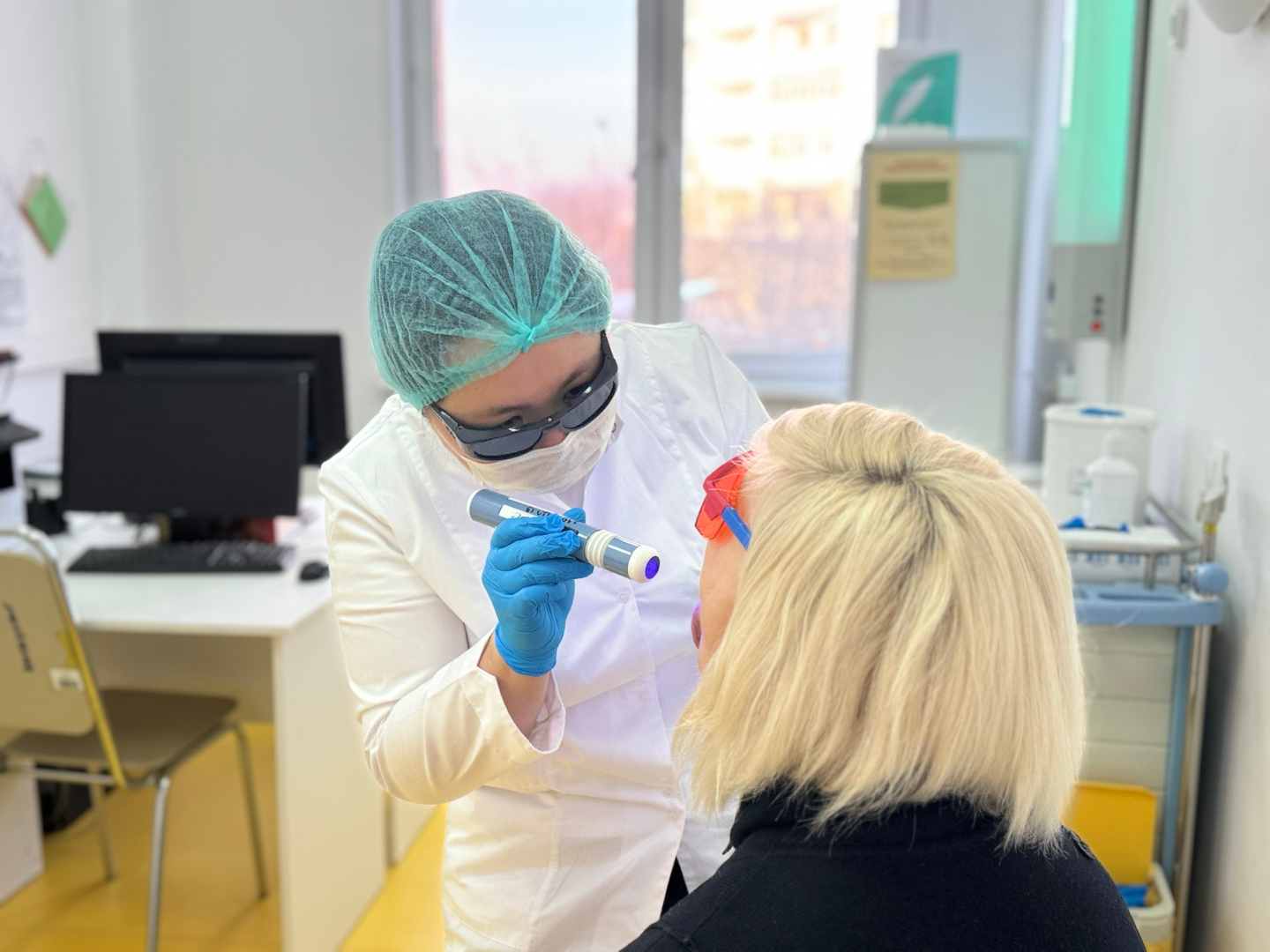 �� 100 ������� � ������� � 6 ���������� �� ��� 