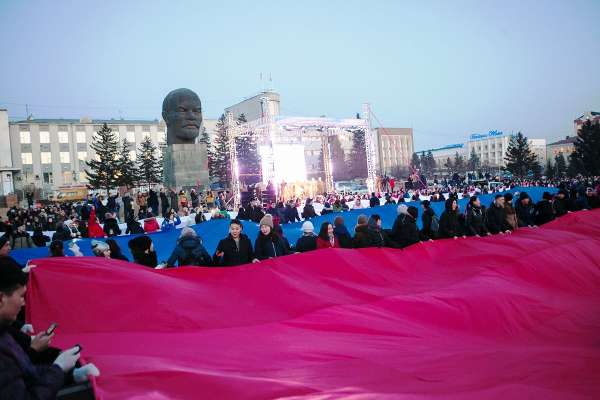 В Улан-Удэ 4 ноября развернут огромный триколор