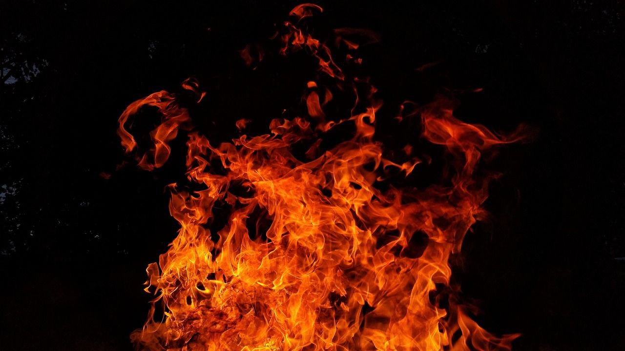 В районе Бурятии огнеборцы справились с двумя пожарами за вечер В районе Бурятии огнеборцы справились с двумя пожарами за вечер