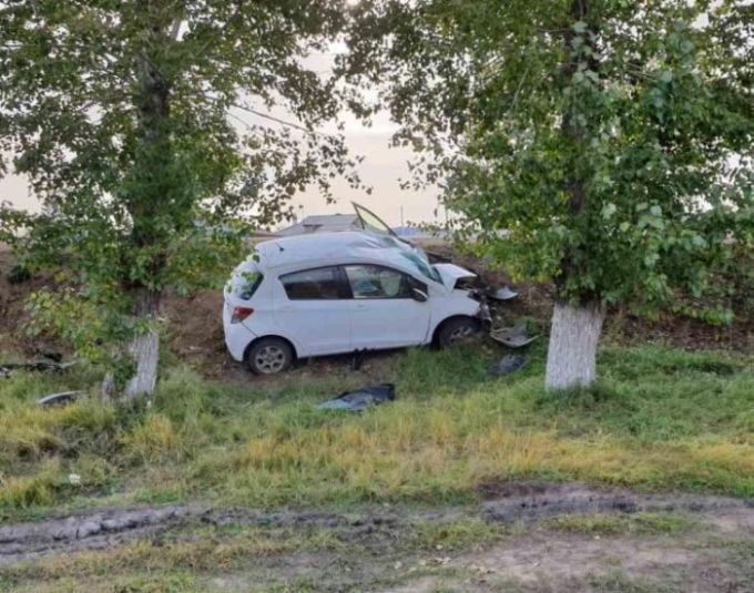 В Улан-Удэ женщина на «Витце» врезалась в дерево В Улан-Удэ женщина на «Витце» врезалась в дерево