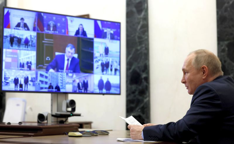 Владимир Путин открыл новую модельную библиотеку в Бурятии