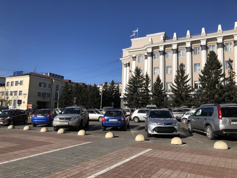 В Улан-Удэ предлагают открыть площадь Советов для стоянки автомобилей В Улан-Удэ предлагают открыть площадь Советов для стоянки автомобилей
