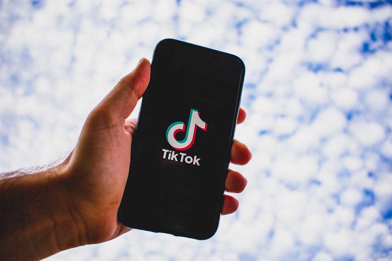 TikTok приостанавливает работу в России | 07.03.2022 | Новости Улан-Удэ -  БезФормата