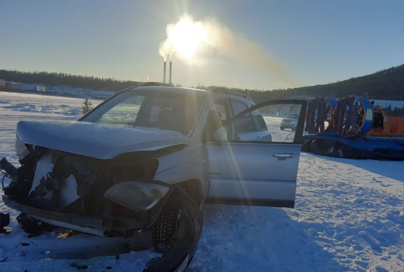 На Байкале столкнулись автомобиль и судно на воздушной подушке