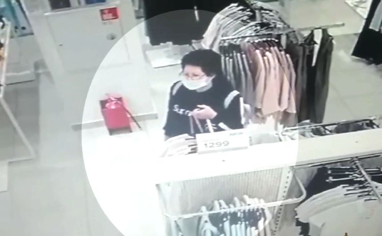 В Улан-Удэ интеллигентная на вид женщина стащила сумочку в торговом центре В Улан-Удэ интеллигентная на вид женщина стащила сумочку в торговом центре