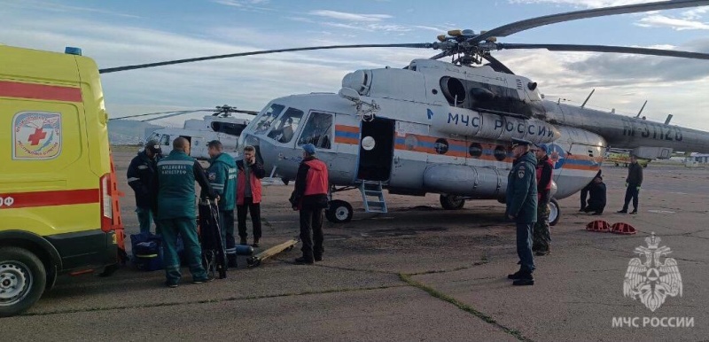 В Бурятии пострадавших при опрокидывании на вертолете доставили в Улан-Удэ