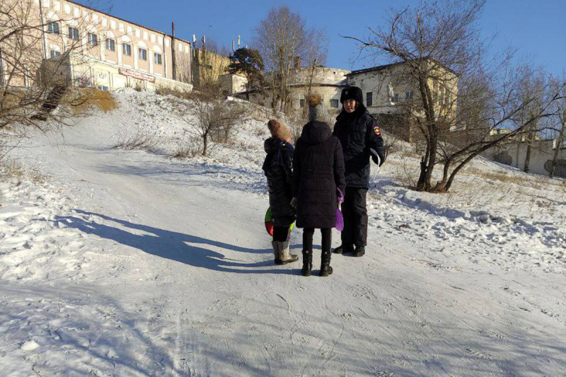 В Улан-Удэ выявили опасные места для катания на санках и ледянках В Улан-Удэ выявили опасные места для катания на санках и ледянках