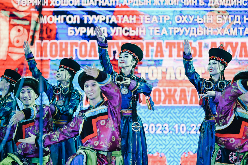 «На сцене мы, как в жизни, вместе» «На сцене мы, как в жизни, вместе»