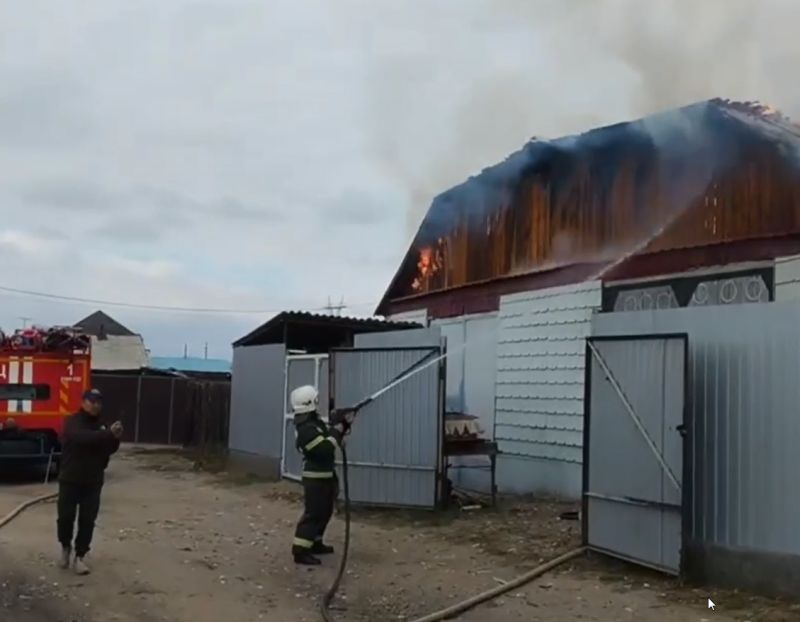 В Улан-Удэ тушат пожар на Левом берегу